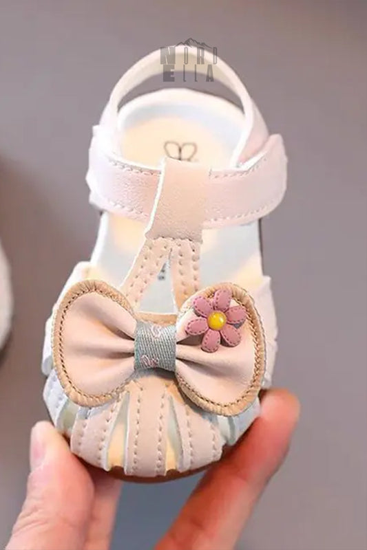 Sandalias de moda para niños pequeños