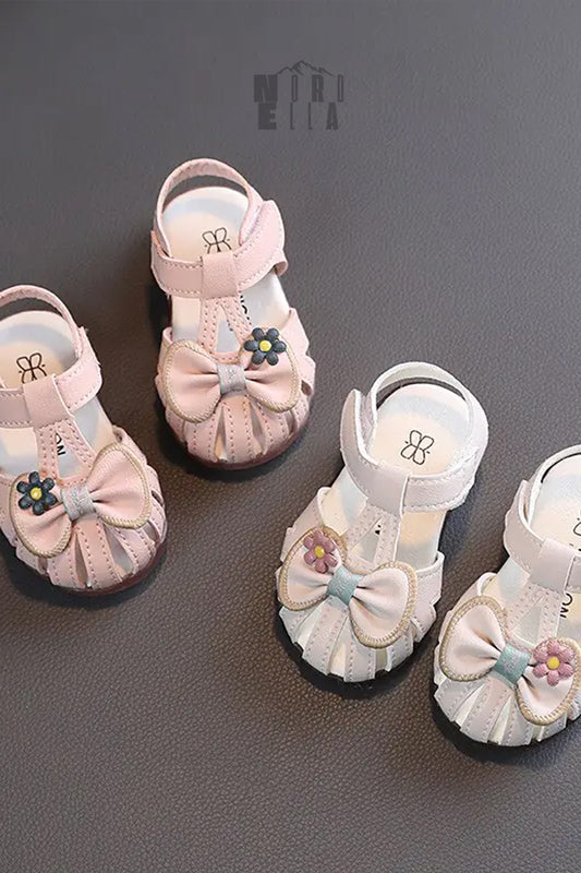 Sandalias de moda para niños pequeños