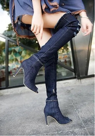 Bottes en jean au dessus du genou 